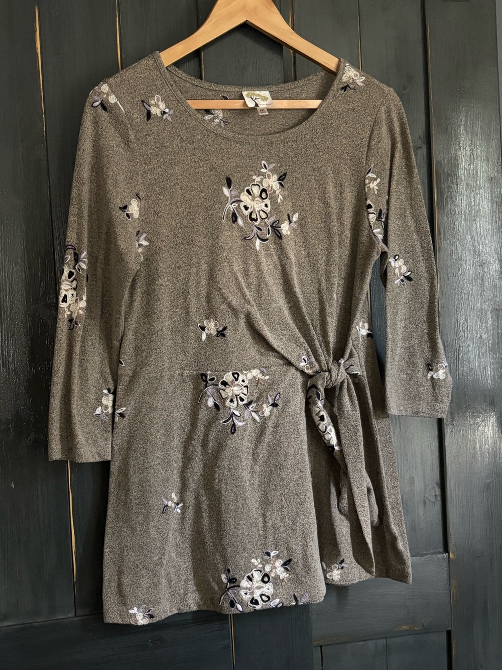 Anthropologie Fig & Flower Top embroidered flowers Sz M